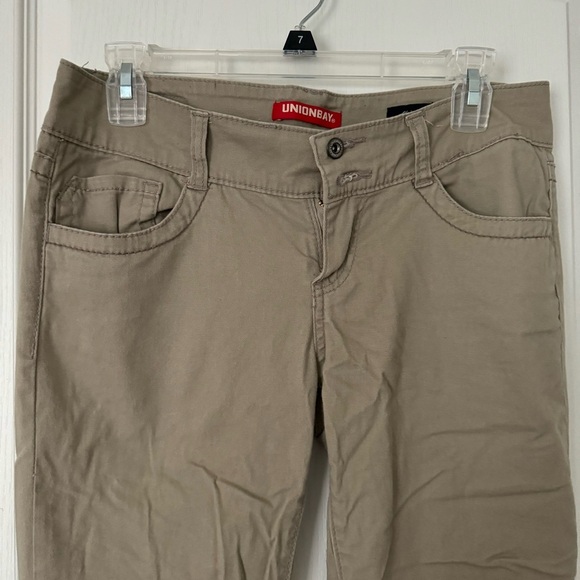 Union bay Khaki pants skinny leg - Picture 2 of 4